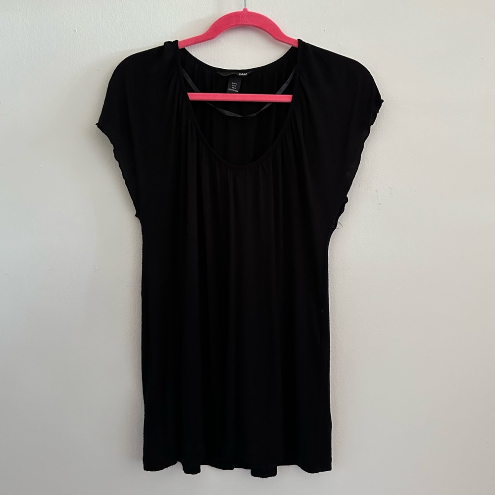 H&M Black Ruffle Trim Sleeve Size Large